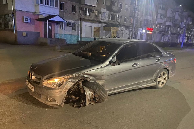 На Днепропетровщине местный наркобарон вместе с полицейским ездили пьяные по городу и стреляли из машины
