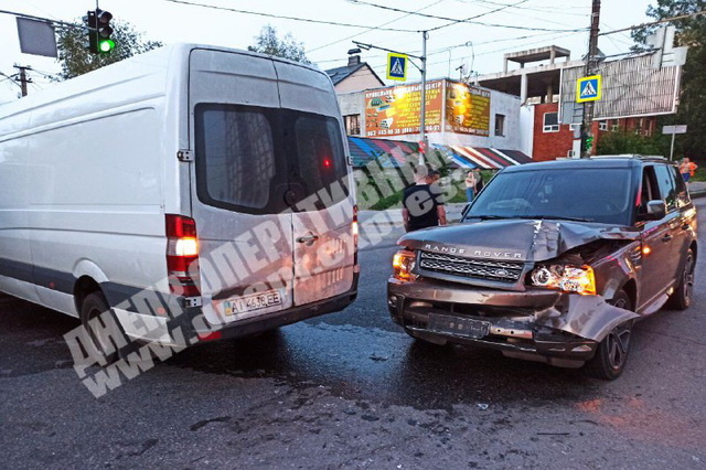      Mercedes   Land Rover