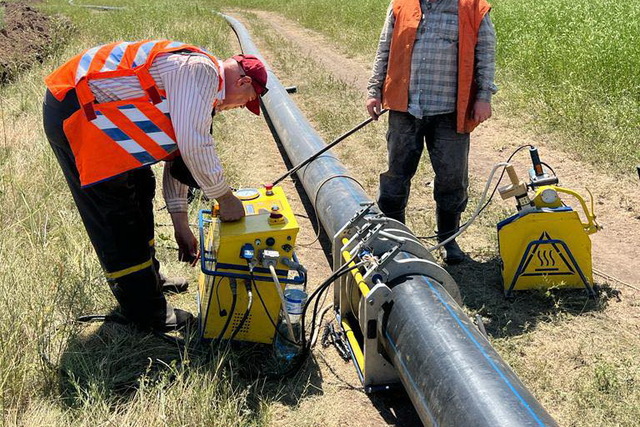 Водоснабжении правобережной части Днепра улучшится: коммунальщики меняют аварийный водопровод
