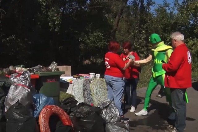 В Днепре на ж/м Победа неравнодушные горожане провели акцию по уборке