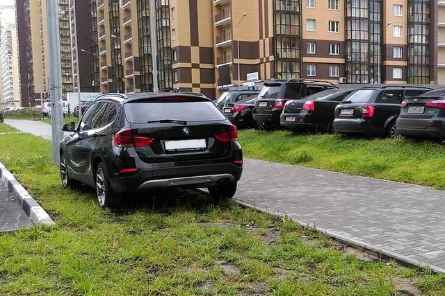 Городская власть приглашает горожан обсудить новые правила парковки в Днепре